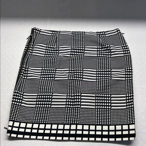 Anne Klein Basket Weave Skirt with 2 Full Side Zippers Size 10 Black and White